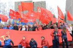 С красным знаменем вперед: Новосибирские коммунисты приняли участие в общегородском митинге в честь Дня Победы